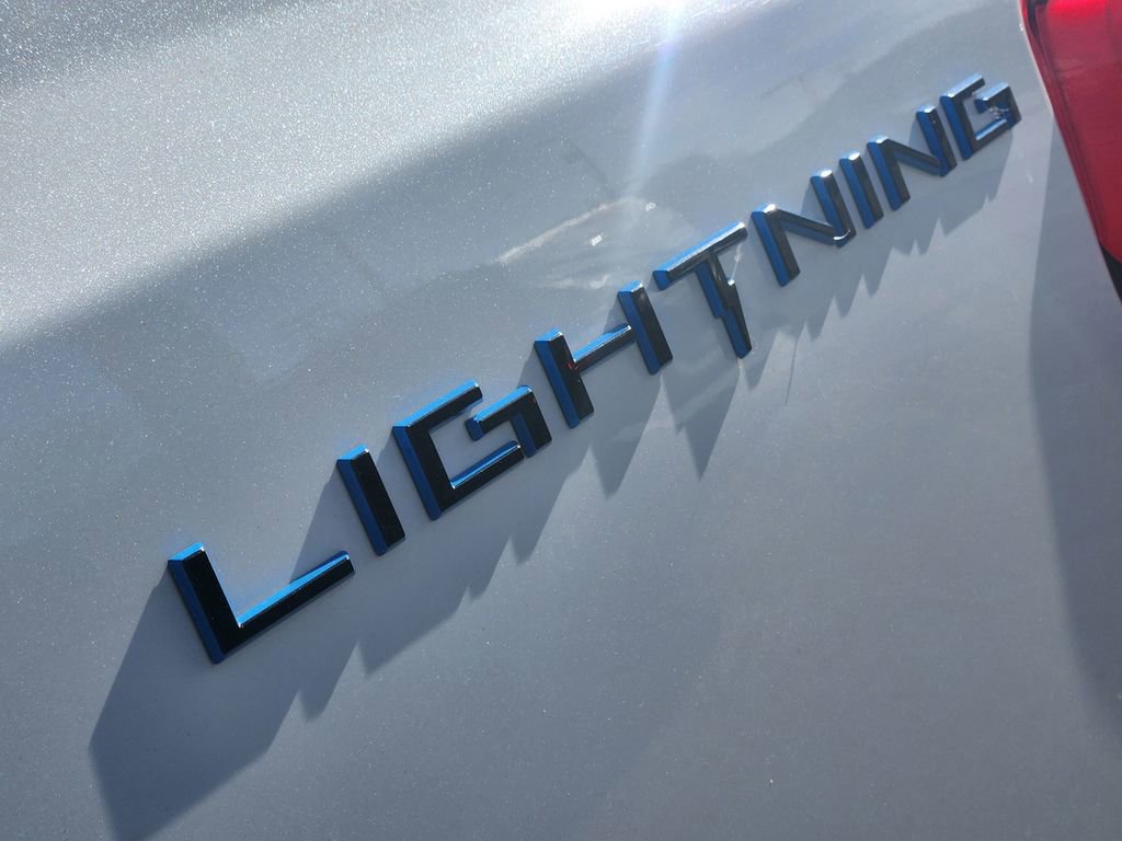 Used 2023 Ford F150 Lightning Platinum image 17