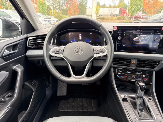 Used 2025 Volkswagen Jetta SE FWD image 29