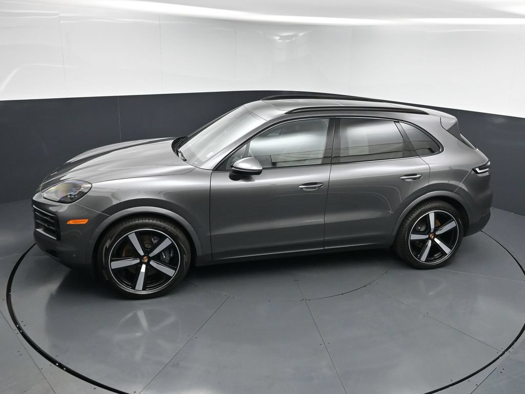 Certified 2025 Porsche Cayenne AWD/4WD image 16