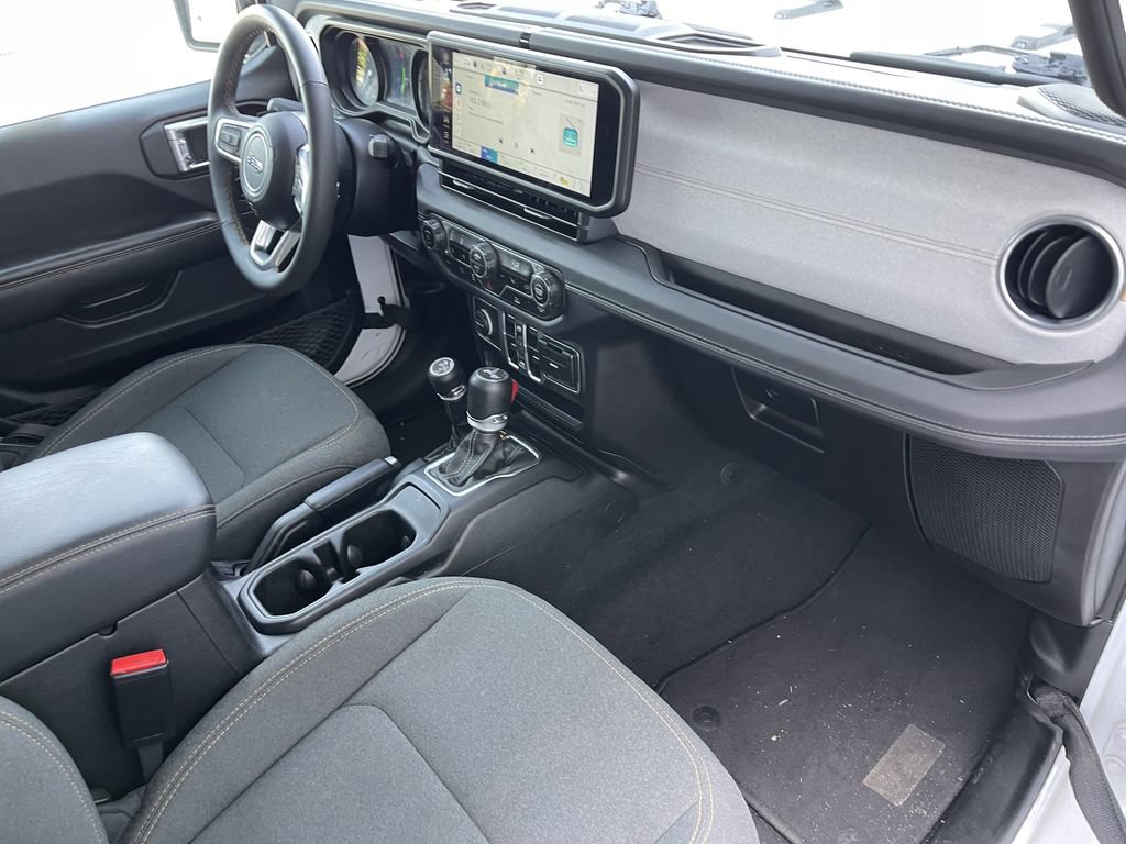Used 2024 Jeep Wrangler Unlimited Sahara AWD/4WD image 24