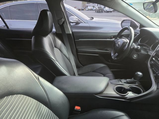 Used 2022 Toyota Camry SE FWD image 4