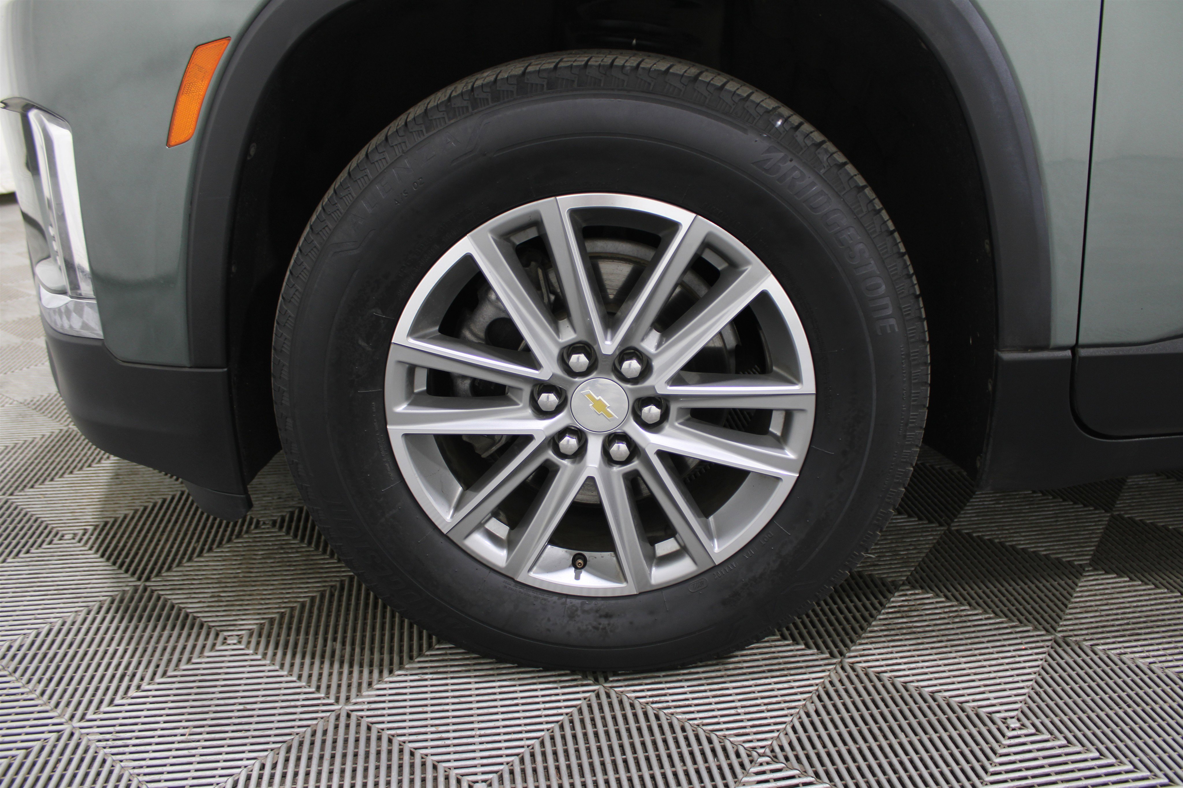 Used 2023 Chevrolet Traverse LT image 41