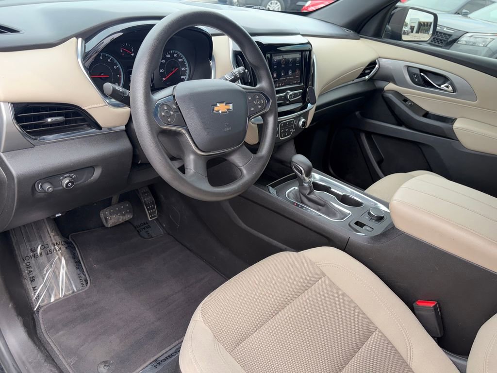 Used 2022 Chevrolet Traverse LS FWD image 8