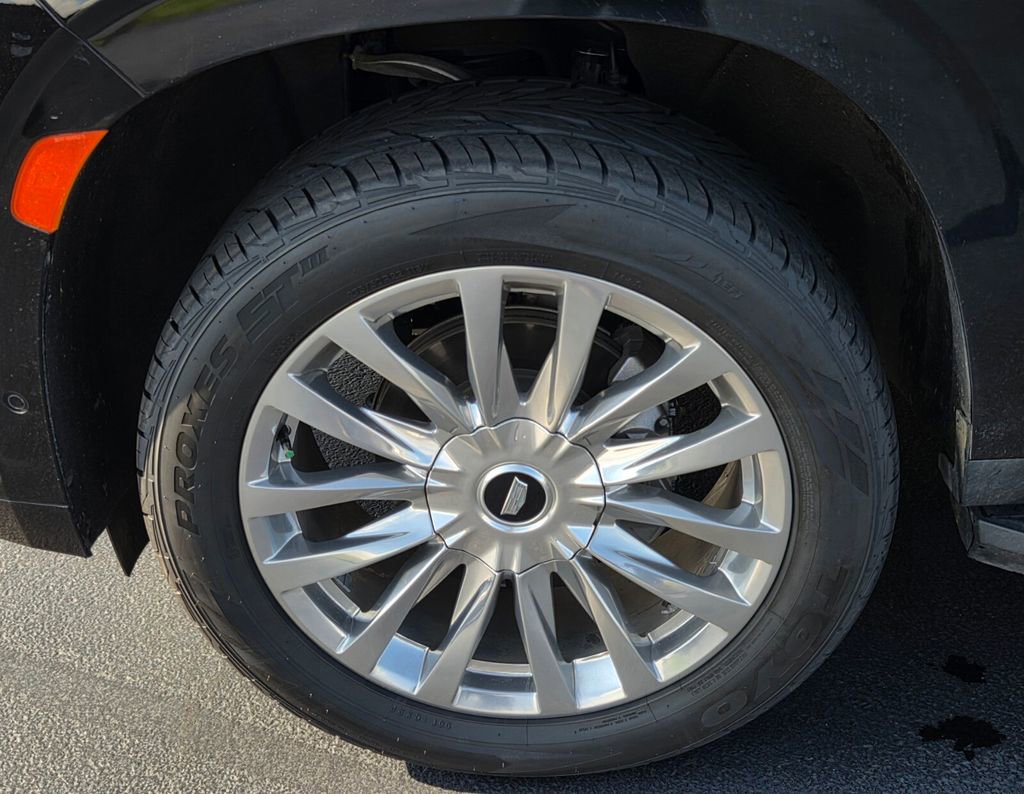 Used 2022 Cadillac Escalade Premium Luxury RWD image 22
