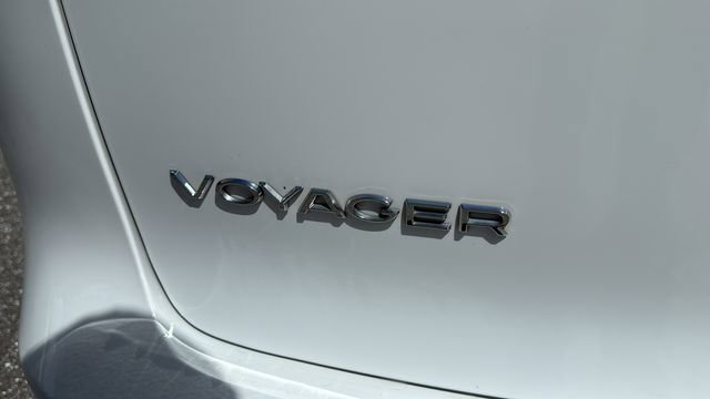Used 2024 Chrysler Voyager LX image 7