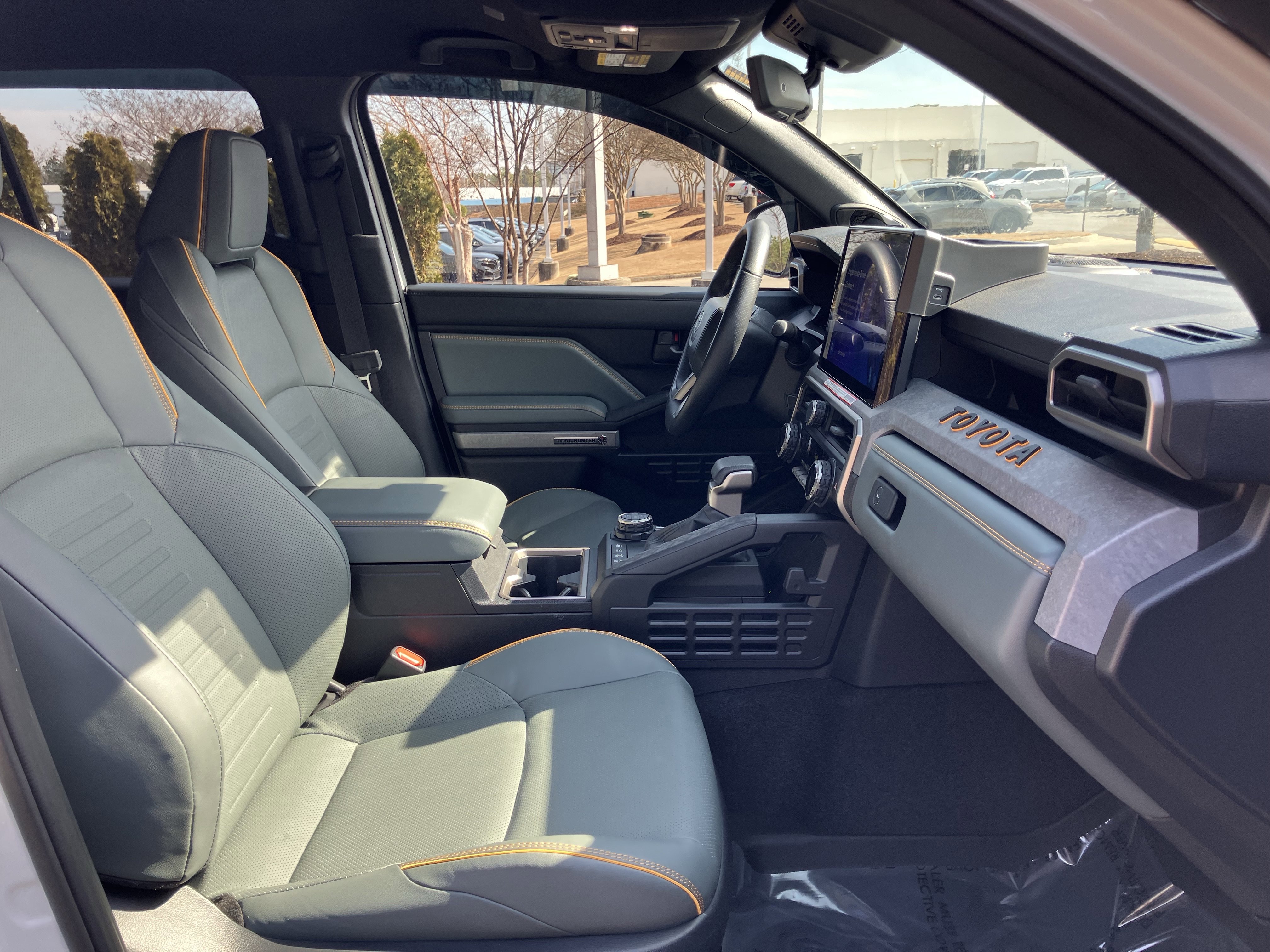 Used 2025 Toyota 4Runner Trailhunter image 35