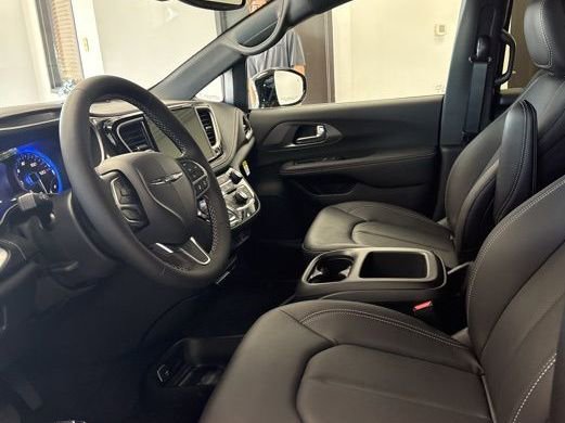 New 2026 Chrysler Pacifica Select image 13