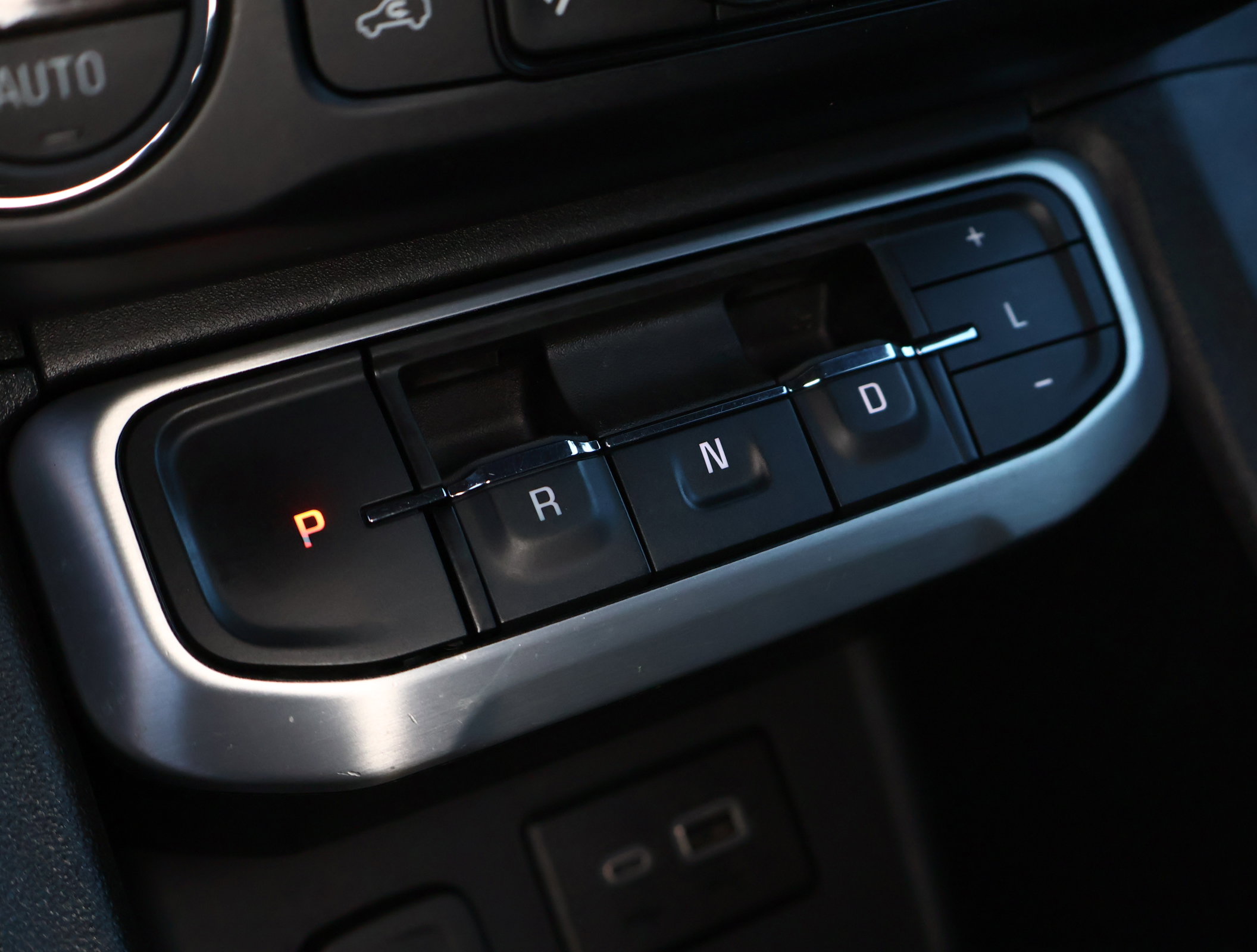 Used 2023 GMC Acadia SLE w/ Driver Convenience Package image 19