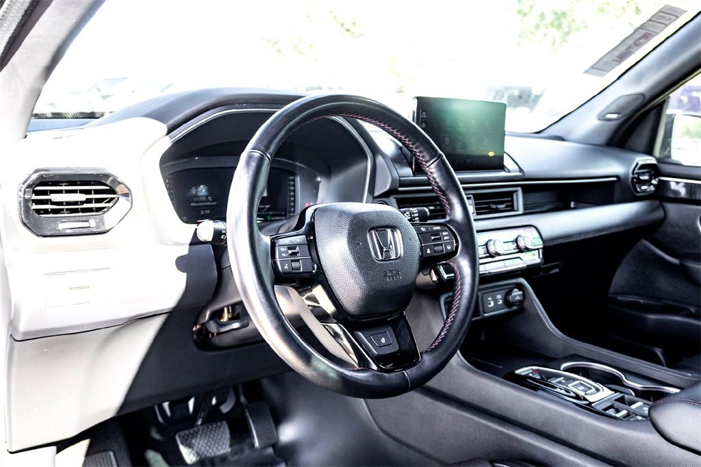 Used 2025 Honda Pilot Black Edition image 15
