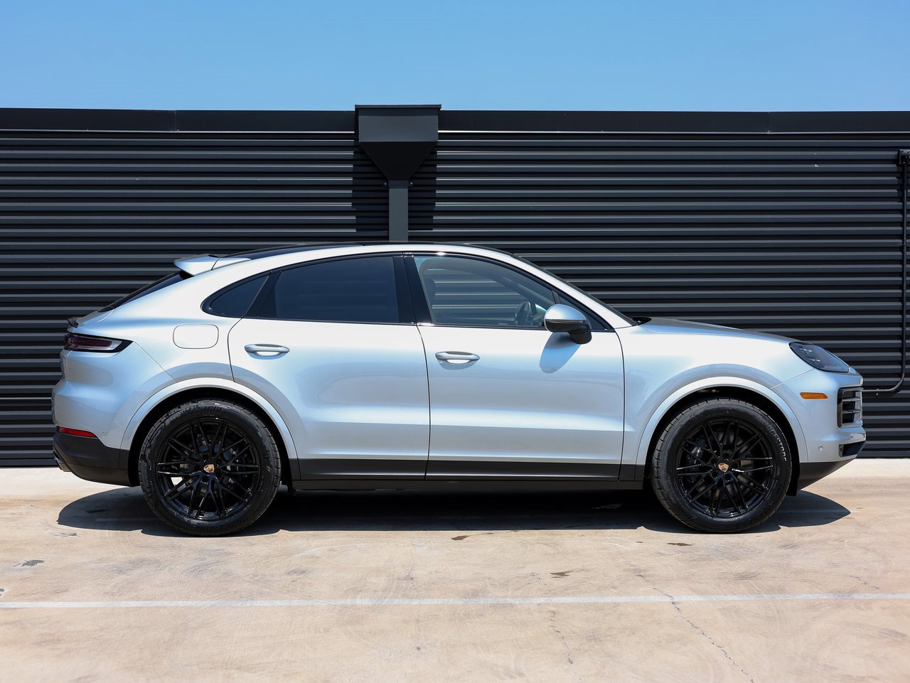 Certified 2025 Porsche Cayenne Coupe image 8