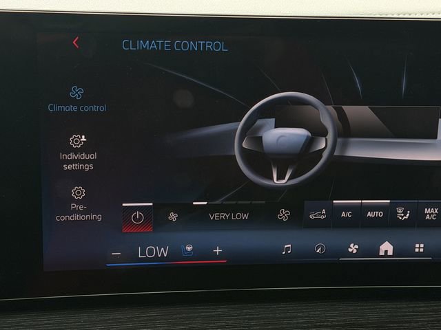Used 2024 BMW X7 M60i w/ Executive Package image 22
