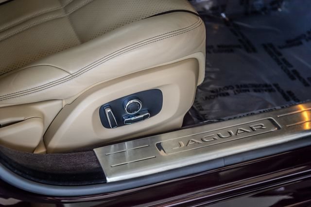 Used 2016 Jaguar XJ R-Sport RWD image 26