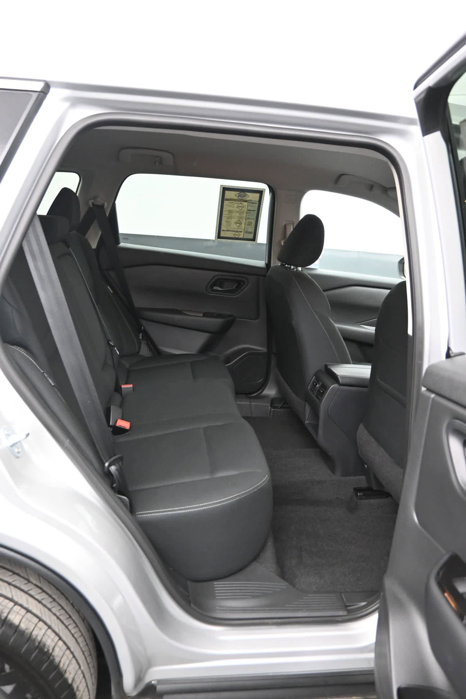 Used 2025 Nissan Rogue S AWD/4WD image 12