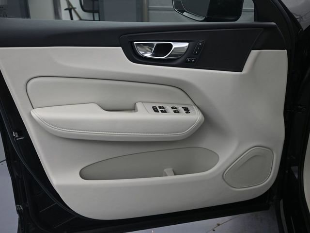 Used 2023 Volvo XC60 B5 Plus w/ Protection Package Premier image 9