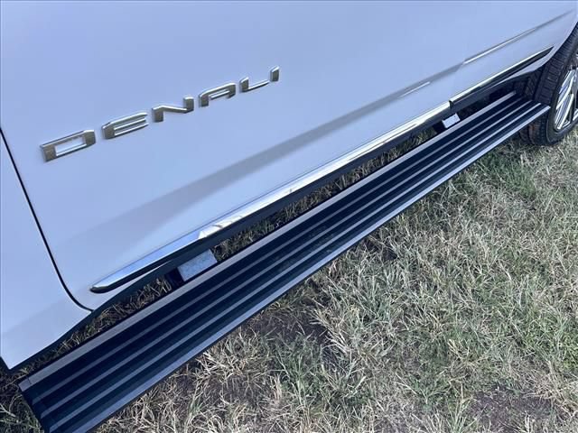 New 2026 GMC Yukon Denali Ultimate AWD/4WD image 21