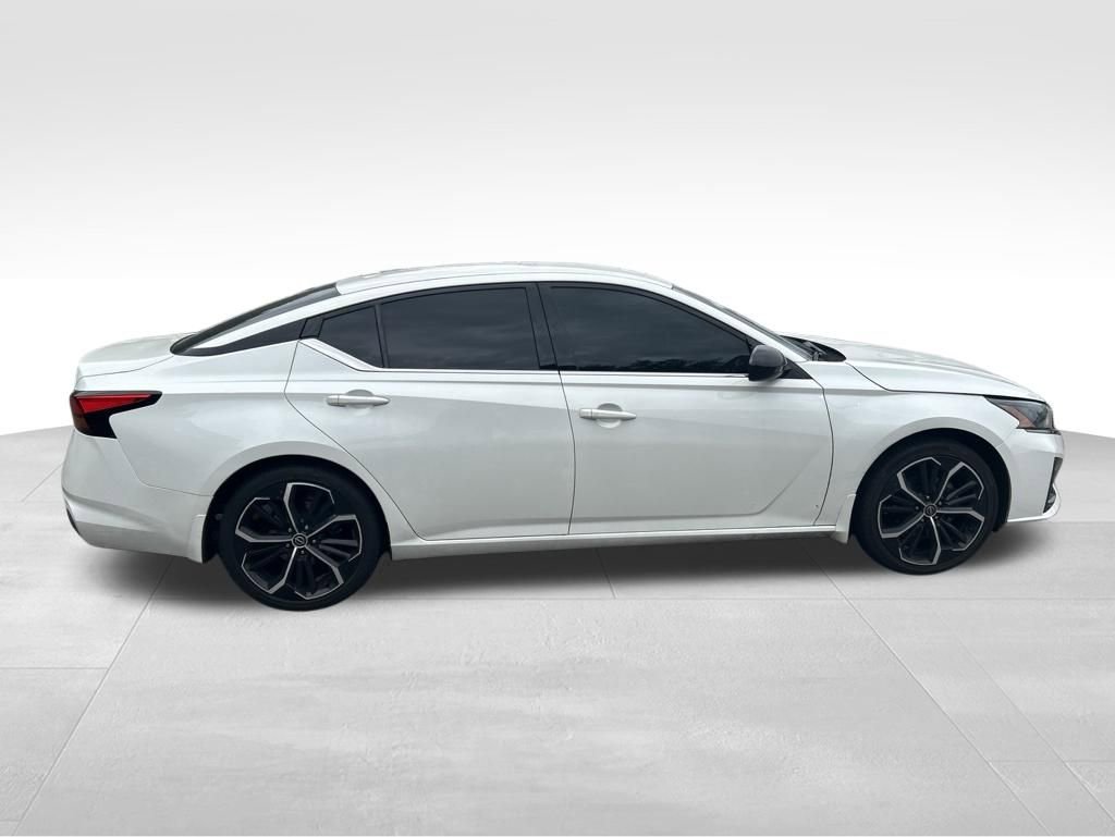 Used 2024 Nissan Altima 2.5 SR FWD image 7