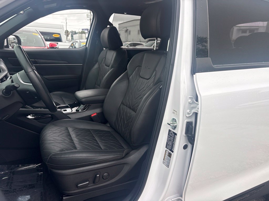 Used 2025 Kia Telluride AWD image 9