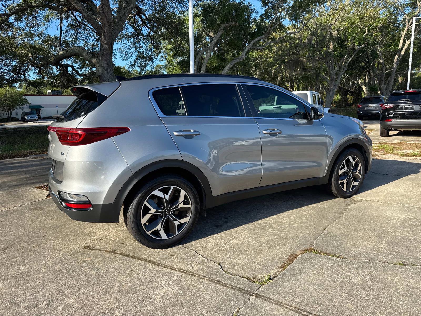 Used 2022 Kia Sportage EX w/ EX Technology Package FWD image 3
