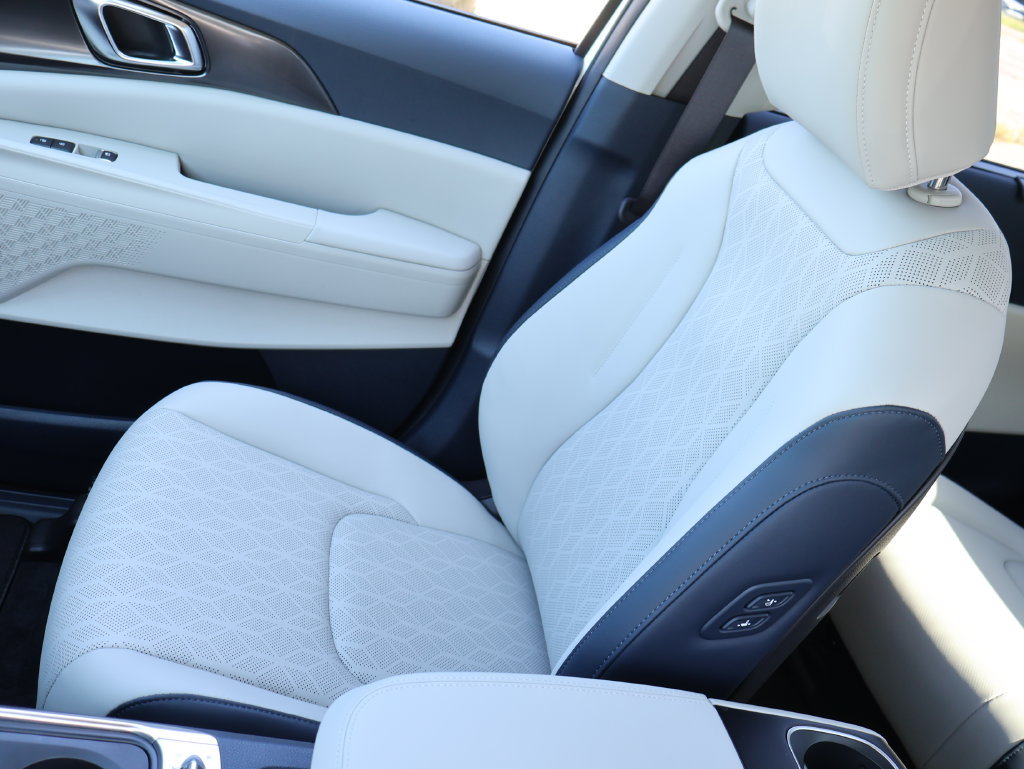 New 2027 Kia Carnival SX w/ Dark Edition Package FWD image 28