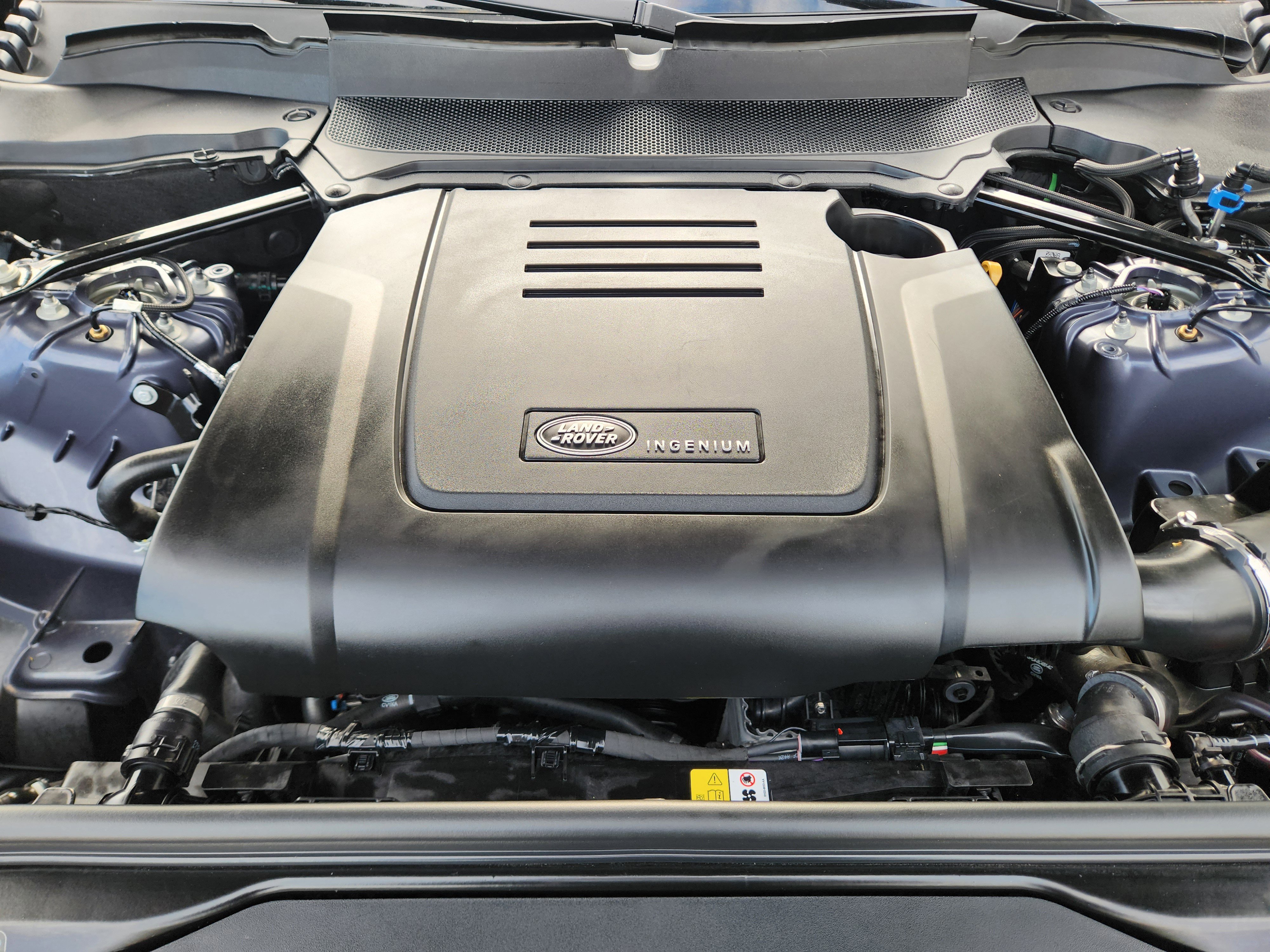 Certified 2024 Land Rover Discovery Dynamic SE image 30