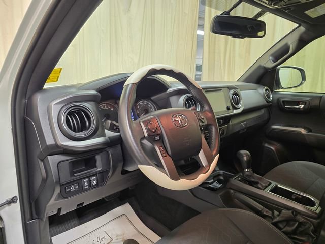 Used 2017 Toyota Tacoma TRD Off-Road w/ Premium & Technology Package image 14