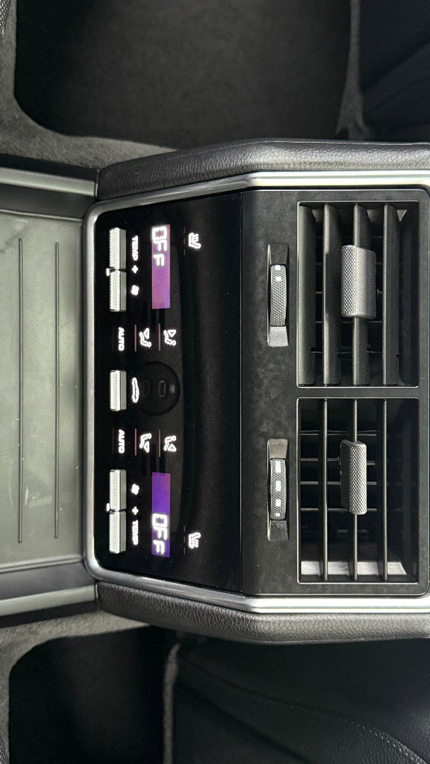 Used 2023 Porsche Panamera 4 Platinum Edition w/ Assistance Package image 19