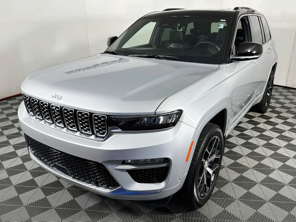 Used 2025 Jeep Grand Cherokee Summit w/ Adv Protech Group IV AWD/4WD image 3