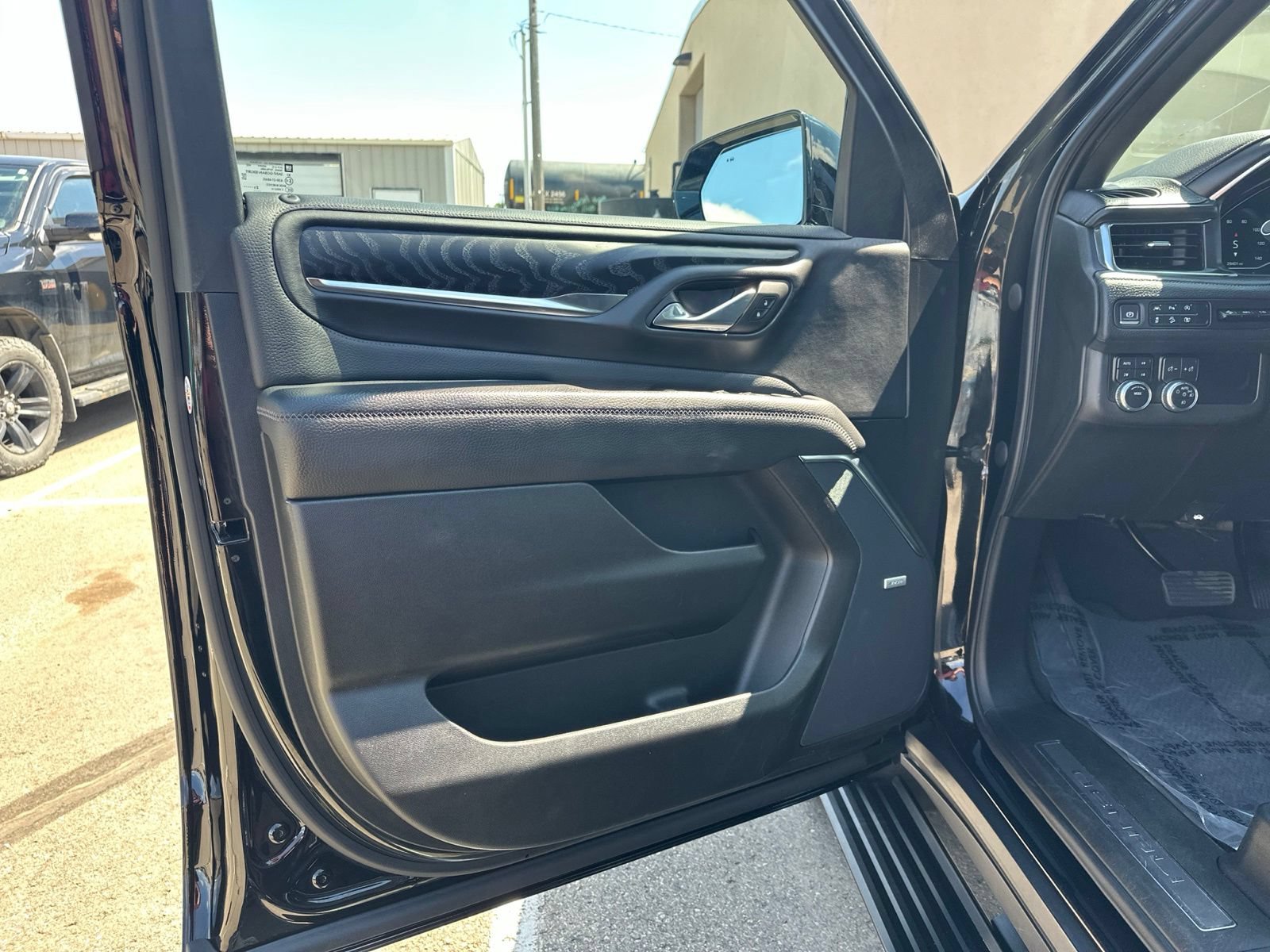 Used 2023 GMC Yukon Denali AWD/4WD image 19