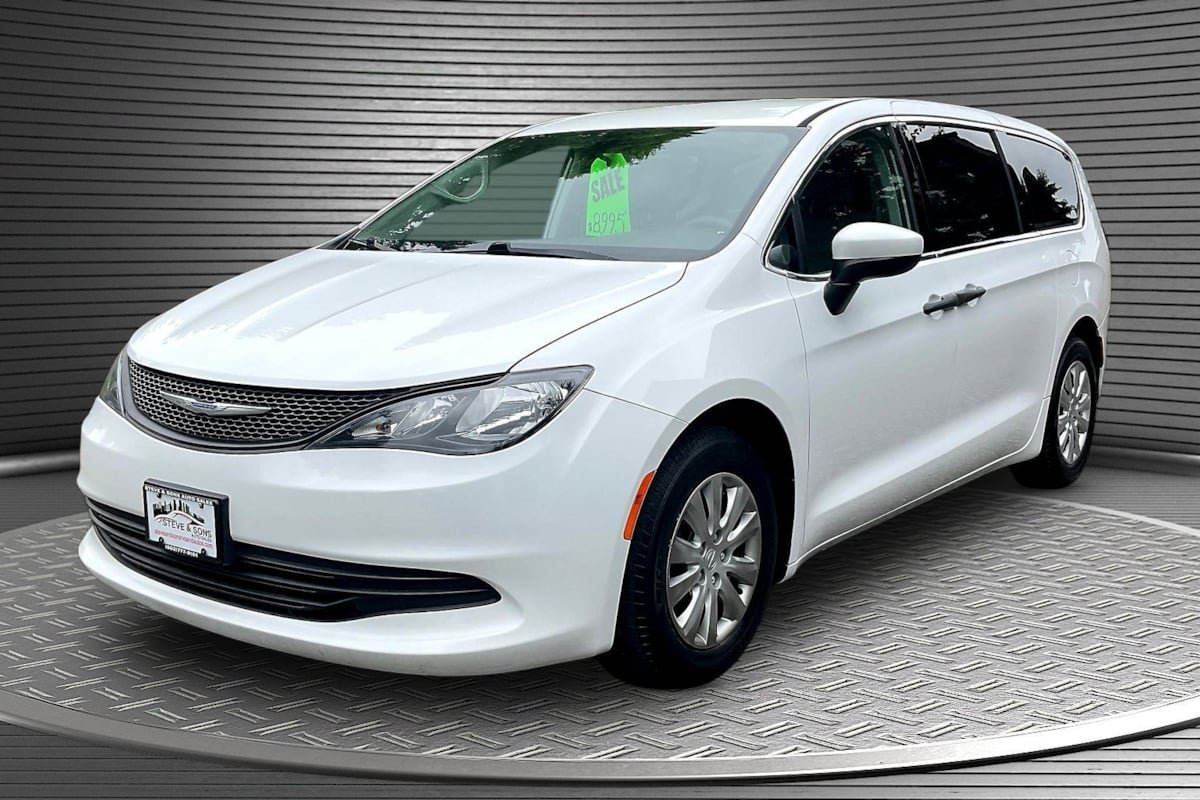 Used 2019 Chrysler Pacifica L FWD image 3