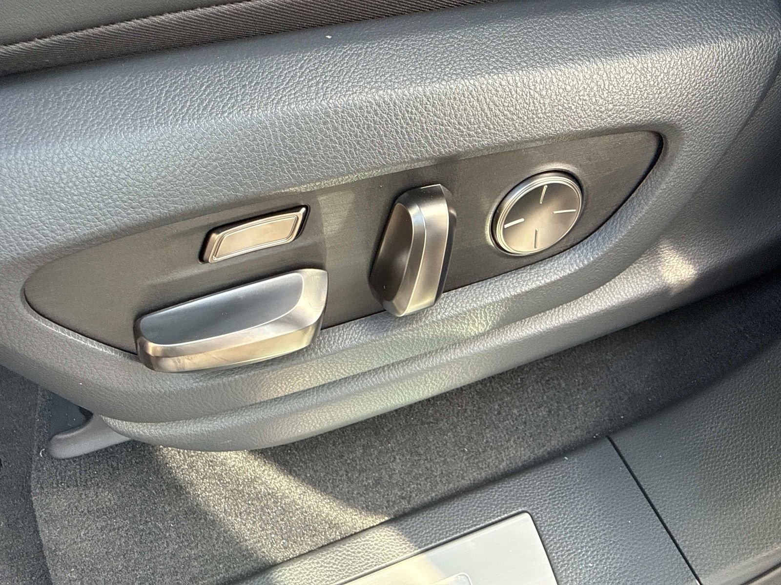 New 2026 Lexus LX 700h Luxury image 17