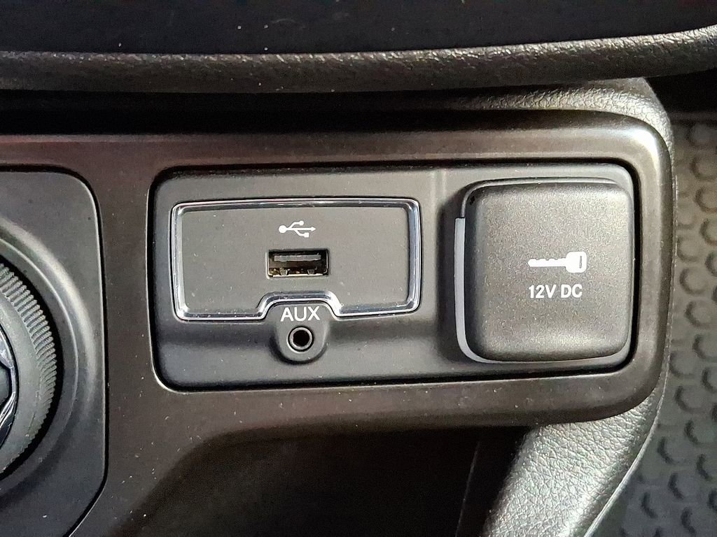 Used 2023 Jeep Renegade Latitude w/ Premium Group image 25