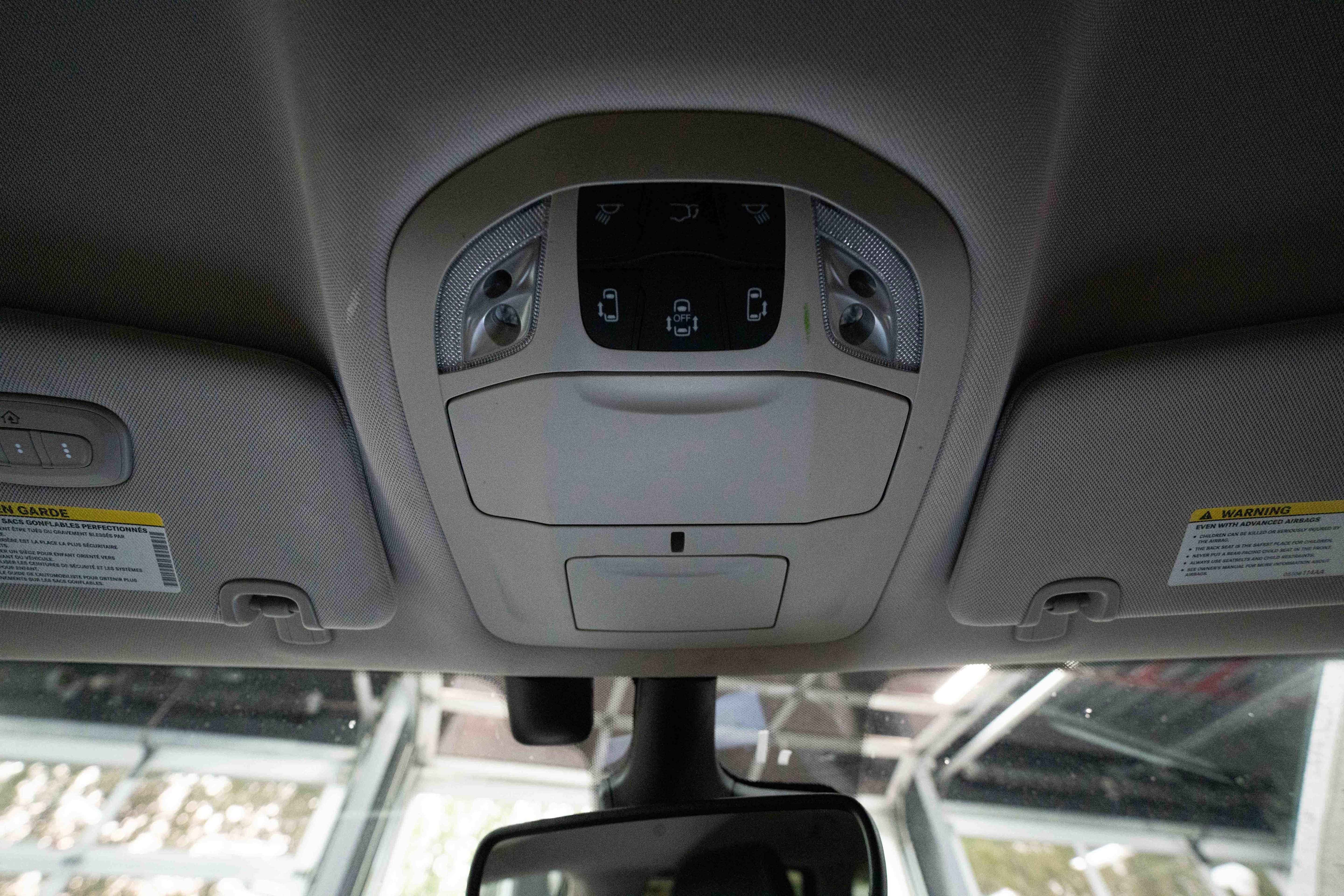 Used 2022 Chrysler Pacifica Touring-L w/ Uconnect Theater Family Group image 18