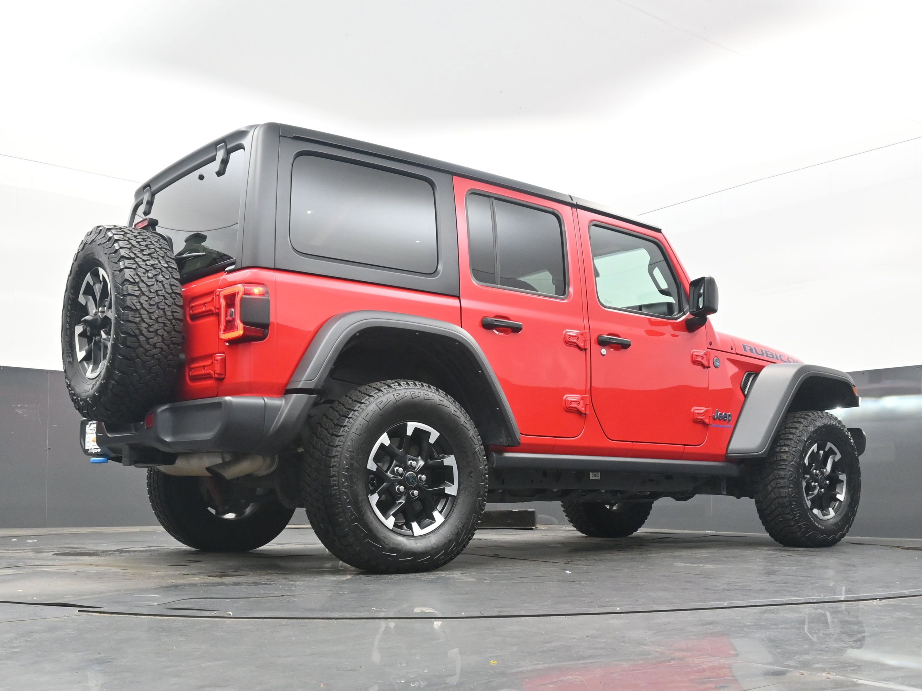 Used 2024 Jeep Wrangler Unlimited Rubicon 4xe image 31