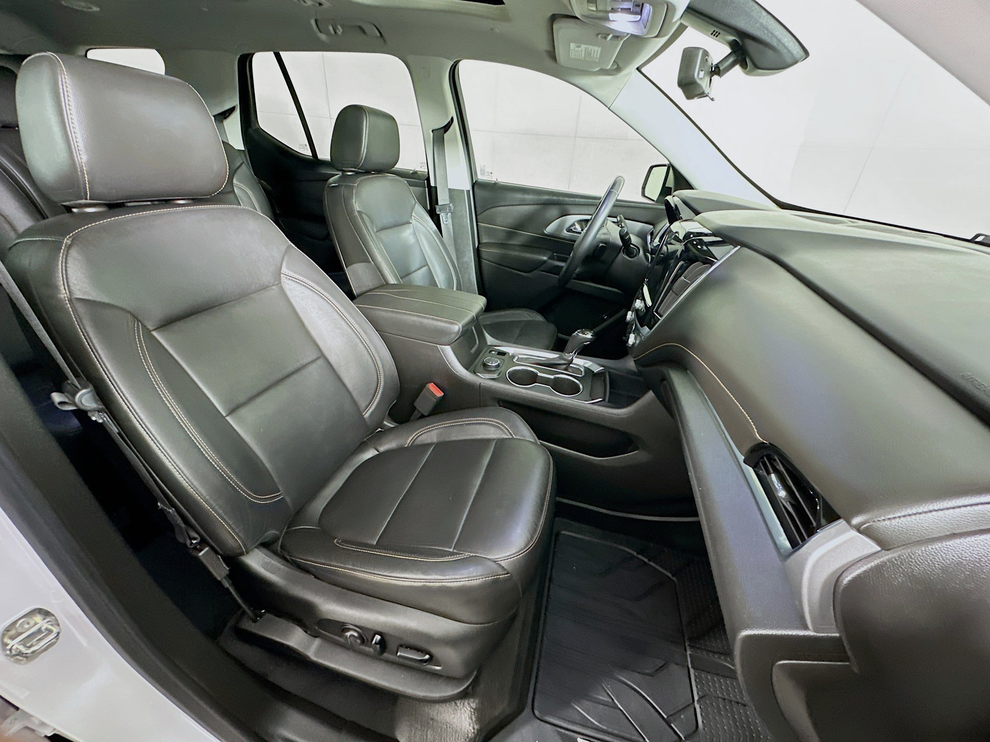 Used 2020 Chevrolet Traverse RS w/ LPO, Floor Liner Package AWD/4WD image 34