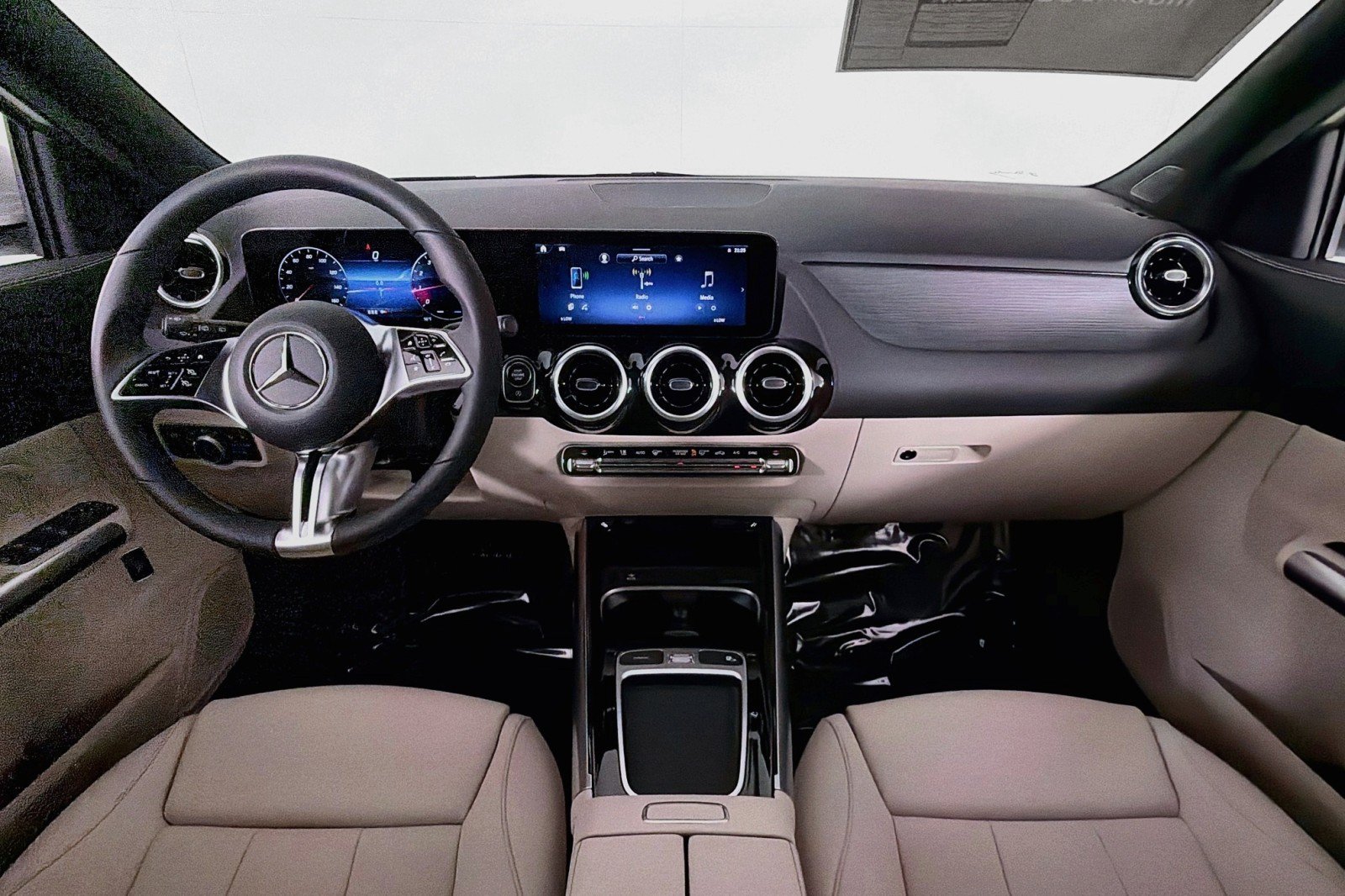 New 2026 Mercedes-Benz GLA 250 image 4