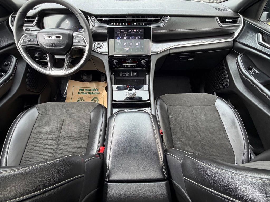 Used 2023 Jeep Grand Cherokee Altitude image 13