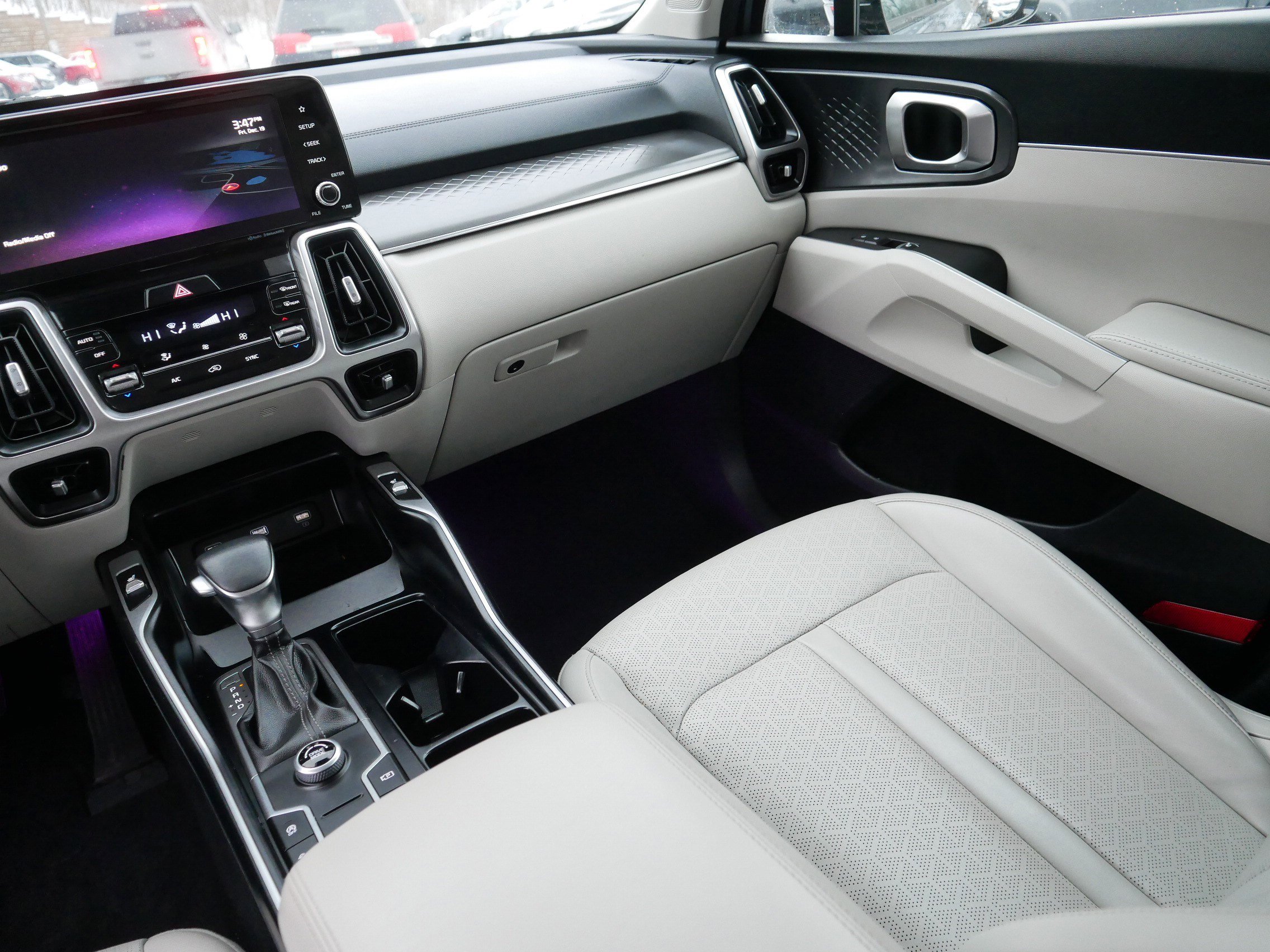 Certified 2022 Kia Sorento S w/ Panoramic Sunroof Package image 11