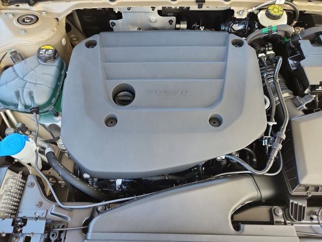 New 2025 Volvo XC40 B5 Ultra w/ Climate Package AWD/4WD image 16