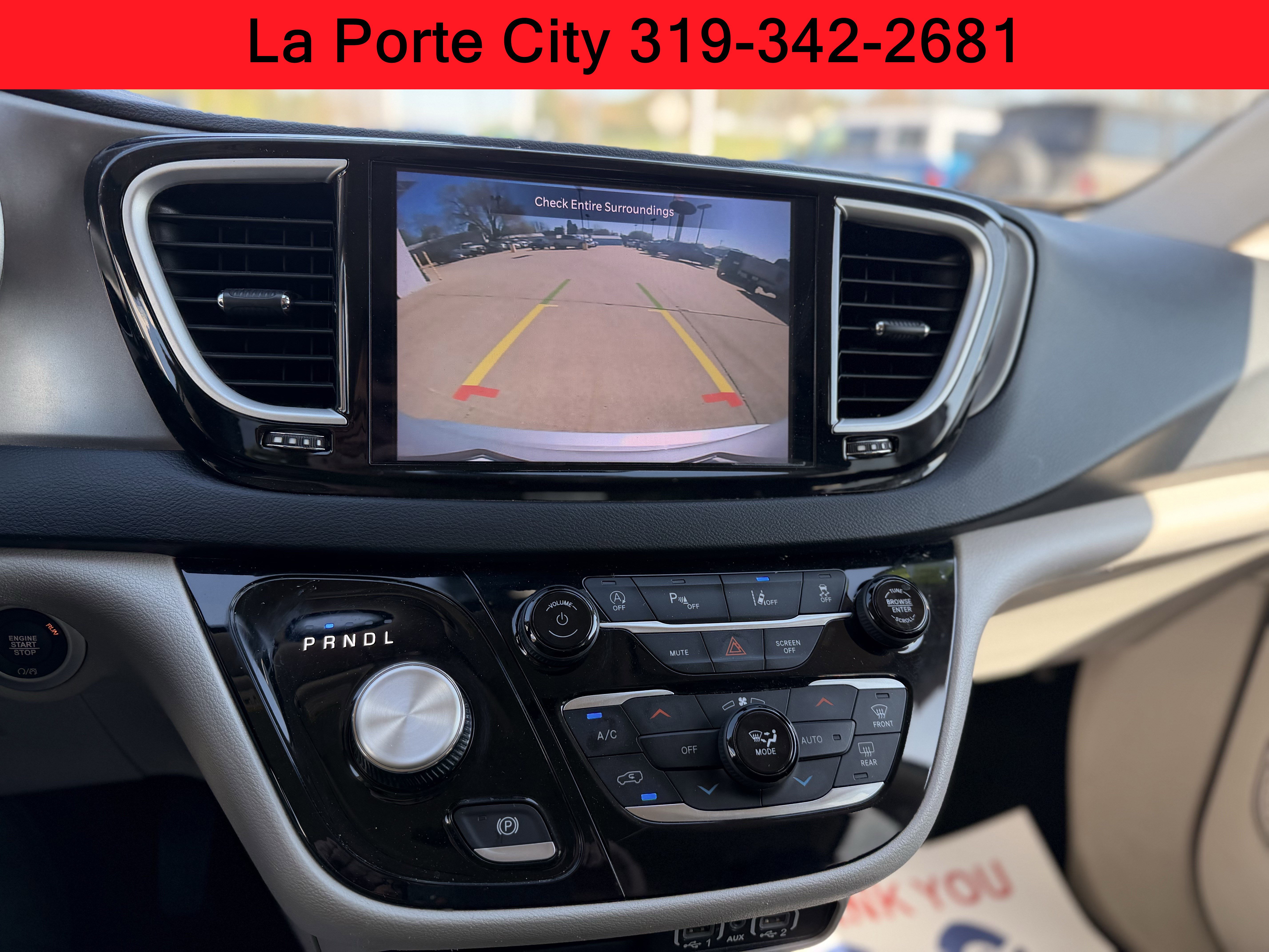 Used 2023 Chrysler Pacifica Touring-L FWD image 17