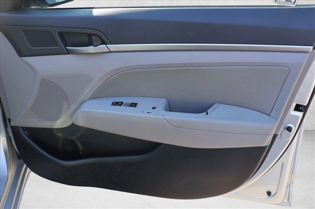 Used 2017 Hyundai Elantra SE FWD image 29