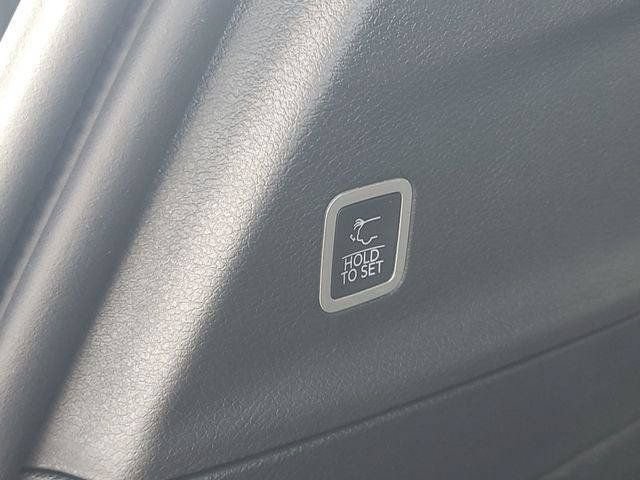 New 2027 Chrysler Pacifica Select AWD/4WD image 8