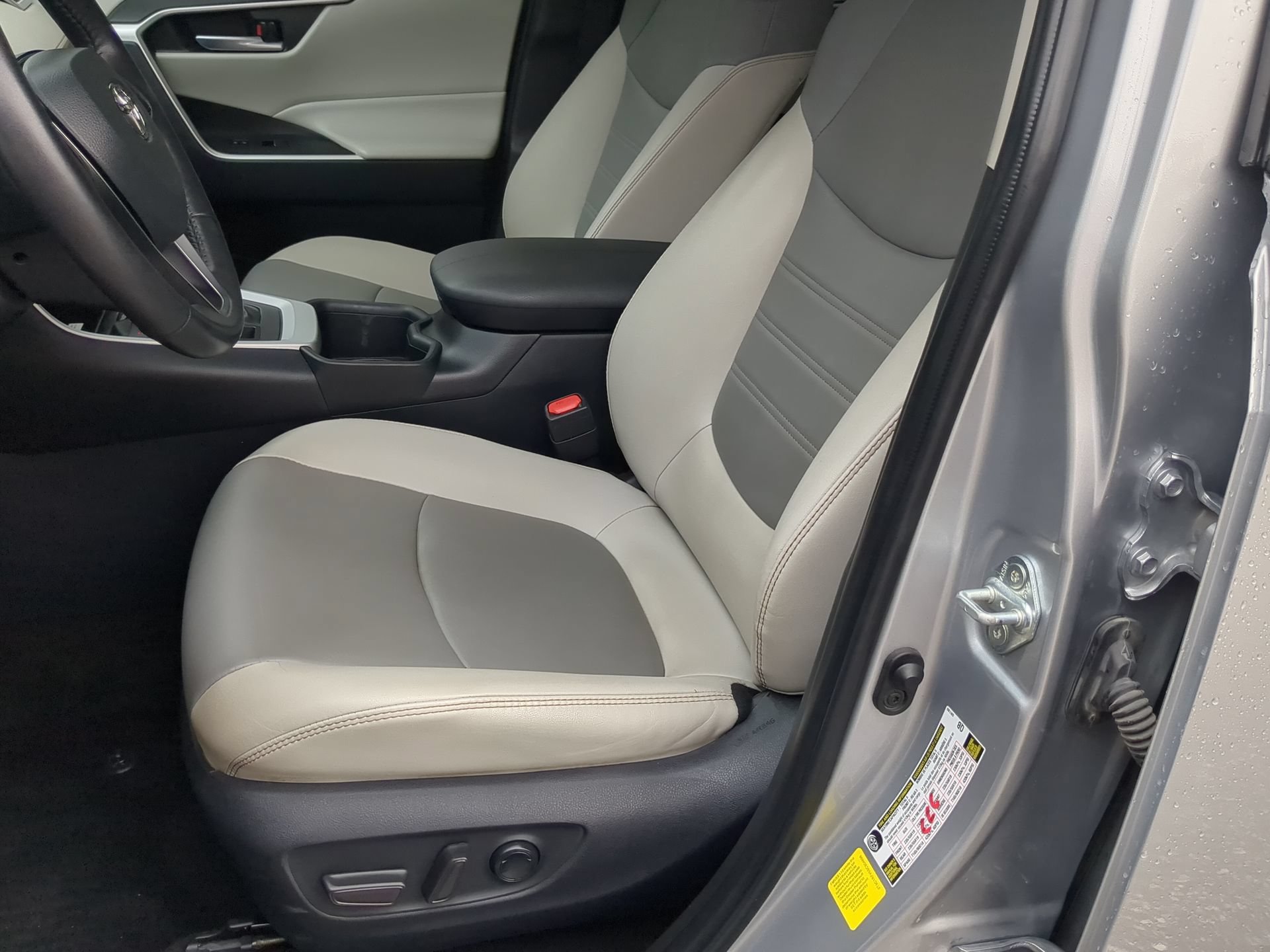 Used 2025 Toyota RAV4 XLE Premium w/ Weather Package FWD image 57