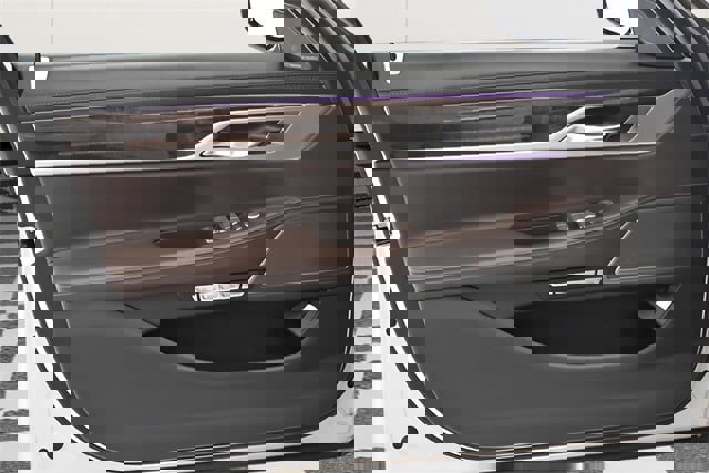 Used 2018 BMW 740i xDrive image 23