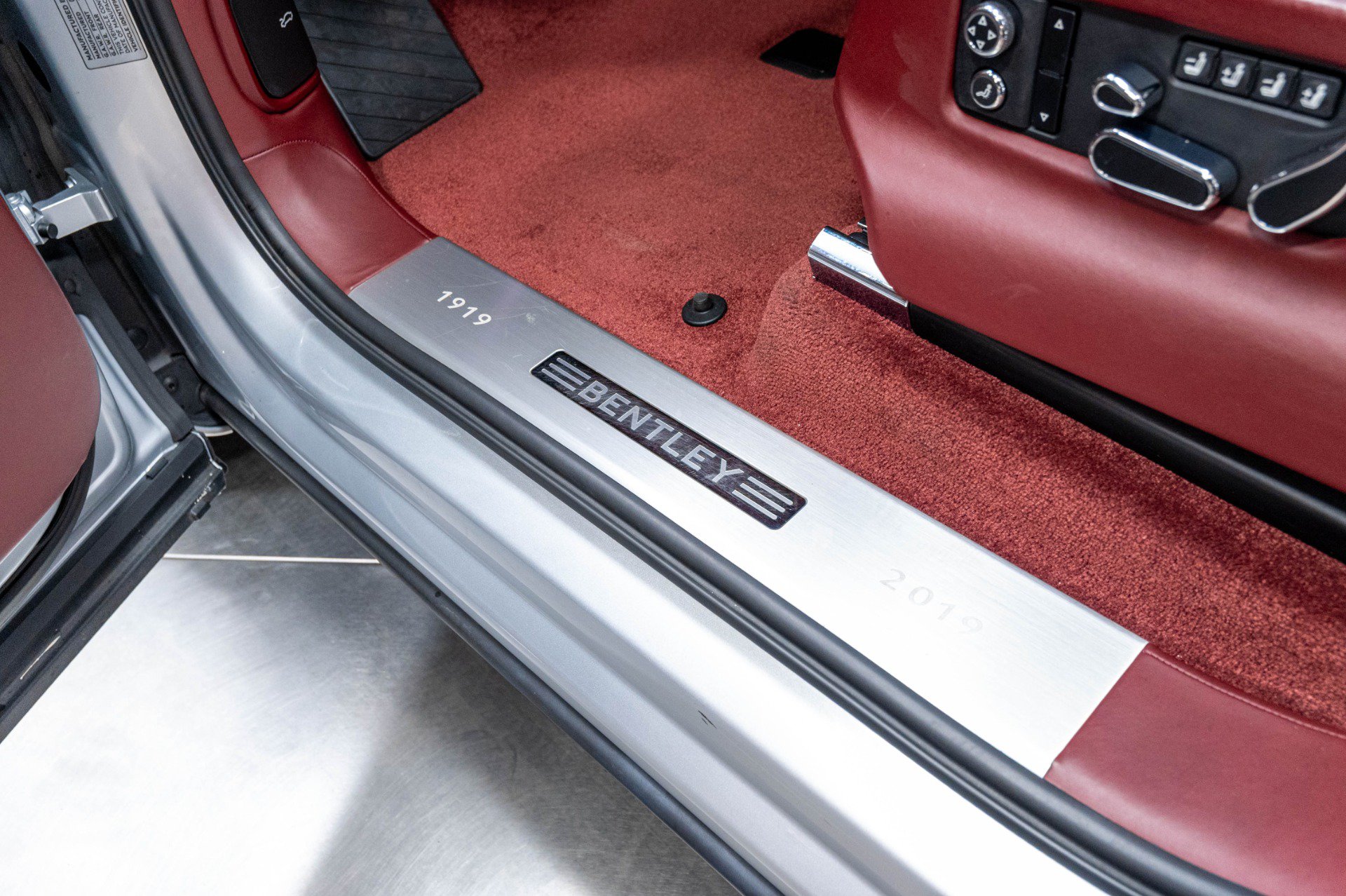 Used 2020 Bentley Bentayga AWD/4WD image 65