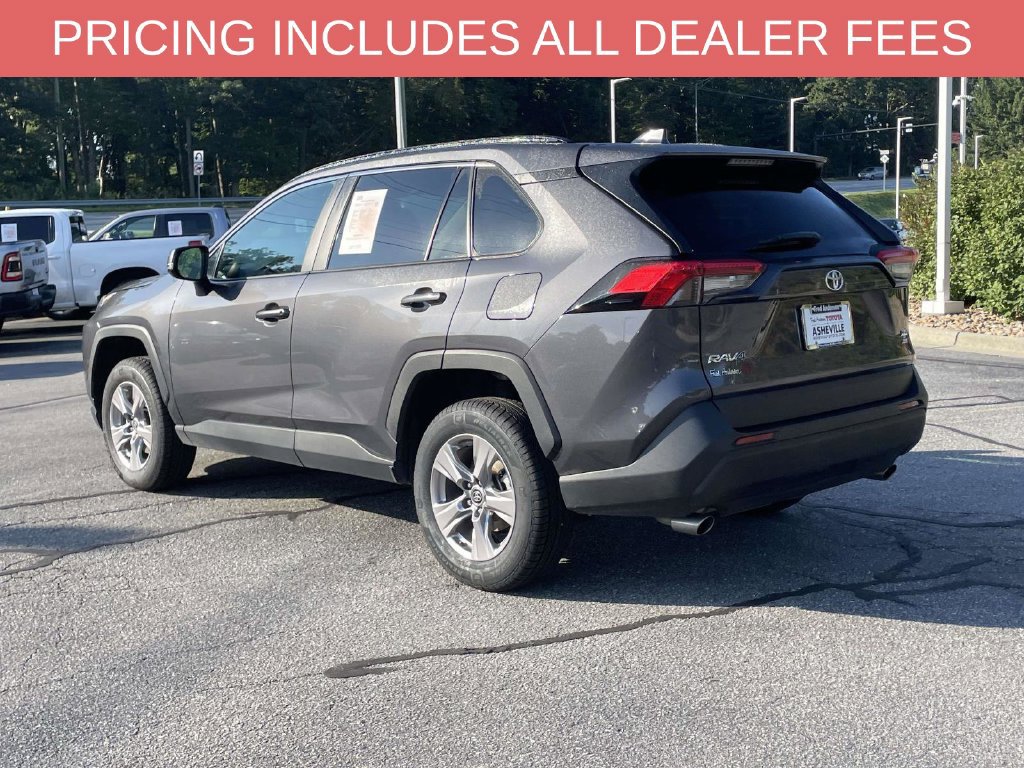 Used 2025 Toyota RAV4 XLE AWD/4WD image 3