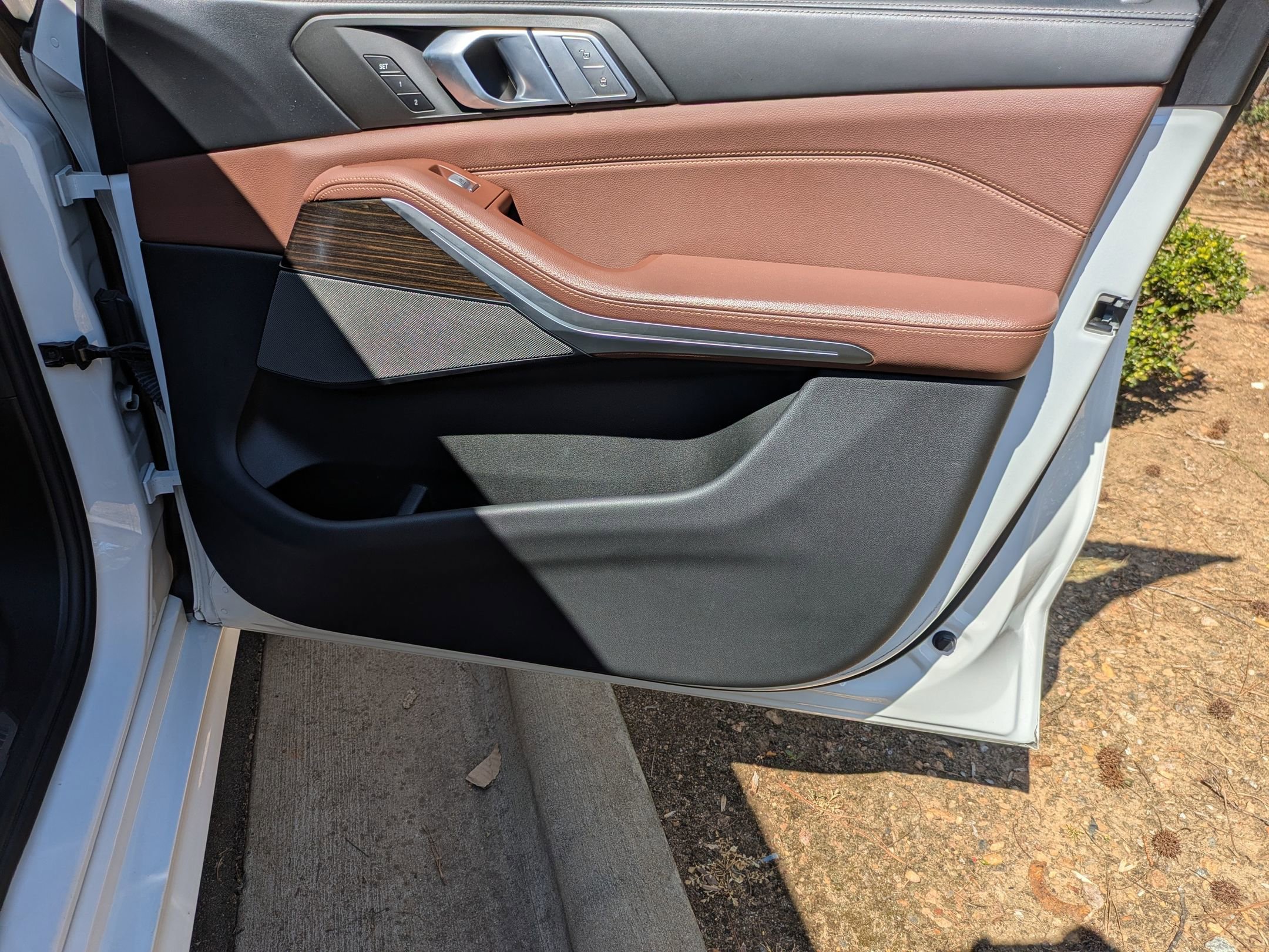 Used 2021 BMW X7 M50i w/ Executive Package image 42