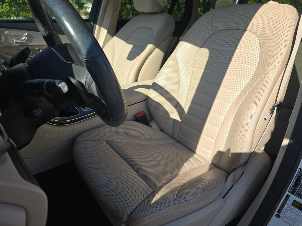 Used 2020 Mercedes-Benz GLC 300 4MATIC image 24