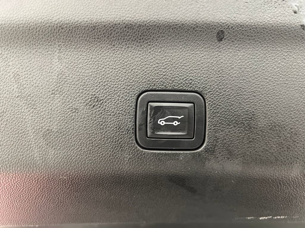 Used 2025 GMC Yukon Denali image 42