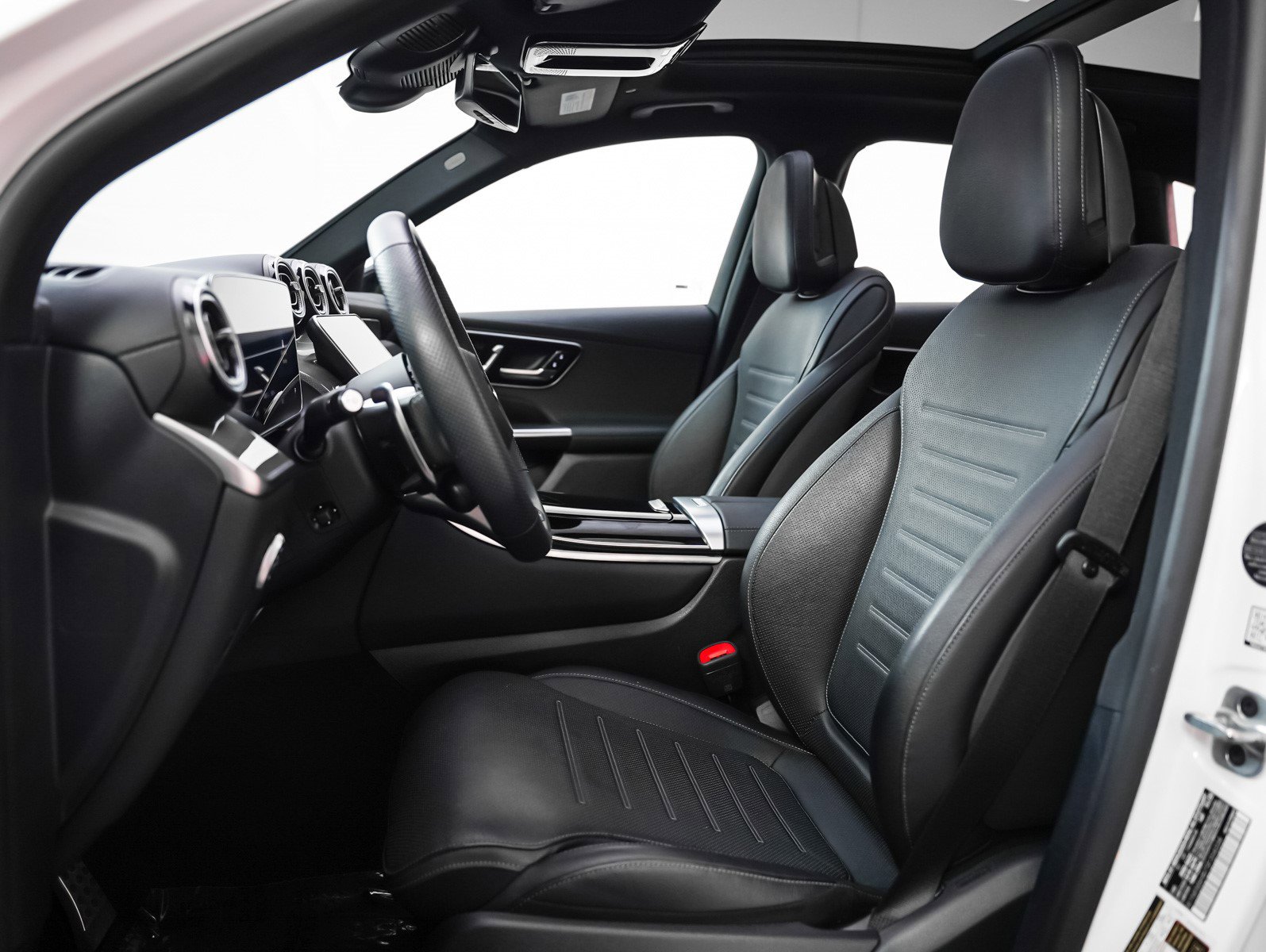 Certified 2025 Mercedes-Benz GLC 43 AMG 4MATIC image 8