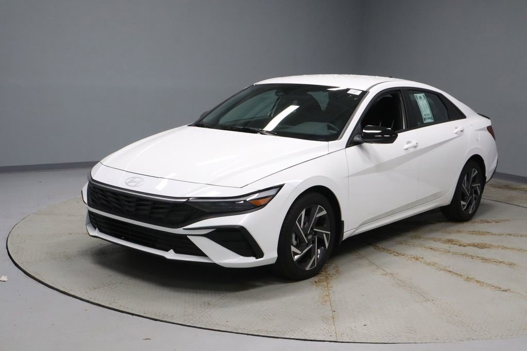 Certified 2025 Hyundai Elantra Sport image 7